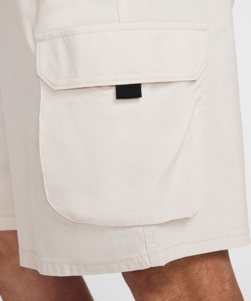NIKE SB（ナイキエスビー）の「ナイキ SB Dri-FIT カーニー カーゴ スケートボードショートパンツ / Nike SB Dri-FIT Kearny Cargo Skate Shorts HJ2909-072 Light Bone（カーゴパンツ・メンズ・オフホワイト・2XL/L/M/S/XL/XS）」の8枚目の写真