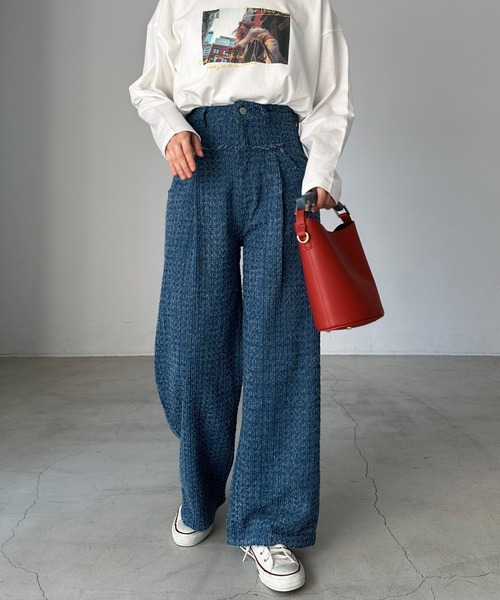 Doux archives(ドゥアルシーヴ)の「クラッシュデニムタックパンツ(デニムパンツ・レディース・ブルー/ネイビー・SMALL/MEDIUM)」の1枚目の写真