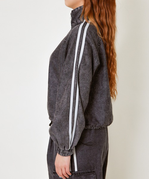 GORGE（ゴージ）の「《ライン入り×ショート丈》レディース デニム ブルゾン ドローコード ストリート 春秋アウター（ブルゾン・レディース・ブラック/ブルー・F）」の6枚目の写真