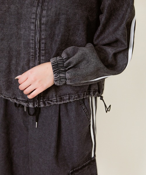 GORGE（ゴージ）の「《ライン入り×ショート丈》レディース デニム ブルゾン ドローコード ストリート 春秋アウター（ブルゾン・レディース・ブラック/ブルー・F）」の9枚目の写真