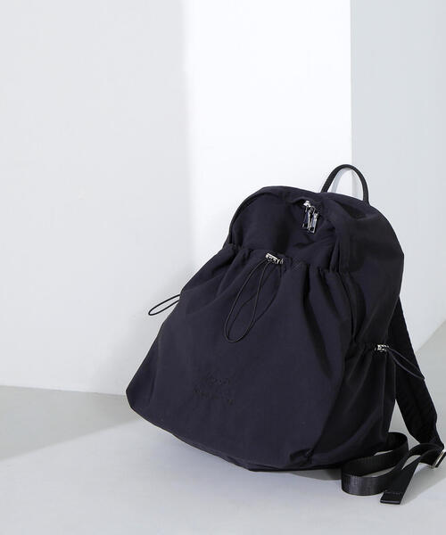 NATURAL BEAUTY BASIC(ナチュラルビューティーベーシック)の「◇Day Off!ドロストポケットリュック(バックパック/リュック・レディース・ブラック/ベージュ・フリ-)」の2枚目の写真