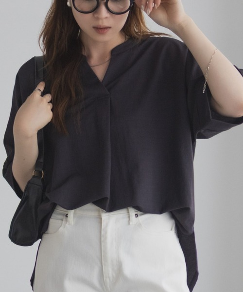 NAVY(ネイビー)の「nAvy SARARI 接触冷感 スキッパー5分袖ブラウス(Tシャツ/カットソー・レディース・ライトベージュ/ブラック/ホワイト/ブルー/ネイビー/ベージュ系/グリーン系/グレー・M/L)」の4枚目の写真