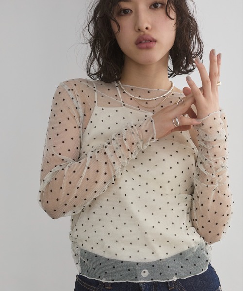 ANGIE（アンジー）の「フロッキー ドット チュール シアー トップス（Tシャツ/カットソー・レディース・ライトグレー/アイボリー/ブラック・FREE）」の2枚目の写真