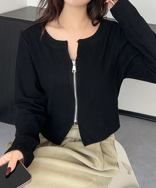 LOWO(ロワ)の「Uネックリブジップアップトップス(Tシャツ/カットソー・レディース・ブラック/オフホワイト/ボルドー/モカ・FREE)」の3枚目の写真