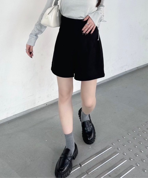nemne store（ネンネストア）の「《Delfy》ダーツショートパンツ セットアップ可能（その他パンツ・レディース・ピンク系/ブラック系/アイボリー/ライトグレー・SMALL/MEDIUM）」の5枚目の写真