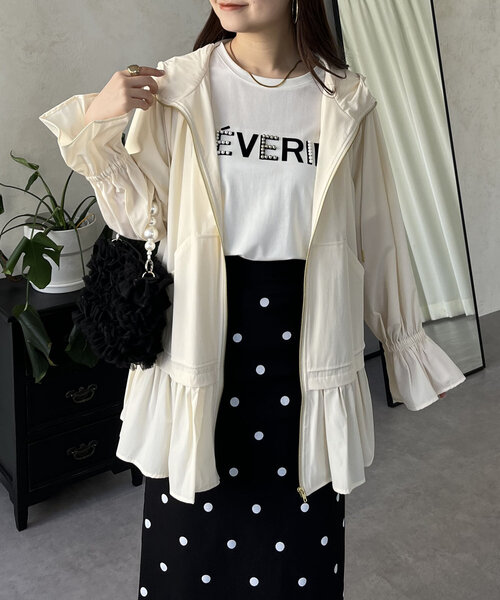 prose verse（プロズヴェール）の「【UVカット】裾フリルキャンディスリーブマウンテンパーカー（ブルゾン・レディース・アイボリー/ブラック・LARGE/MEDIUM）」の7枚目の写真