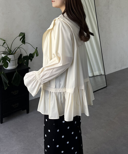 prose verse（プロズヴェール）の「【UVカット】裾フリルキャンディスリーブマウンテンパーカー（ブルゾン・レディース・アイボリー/ブラック・LARGE/MEDIUM）」の9枚目の写真