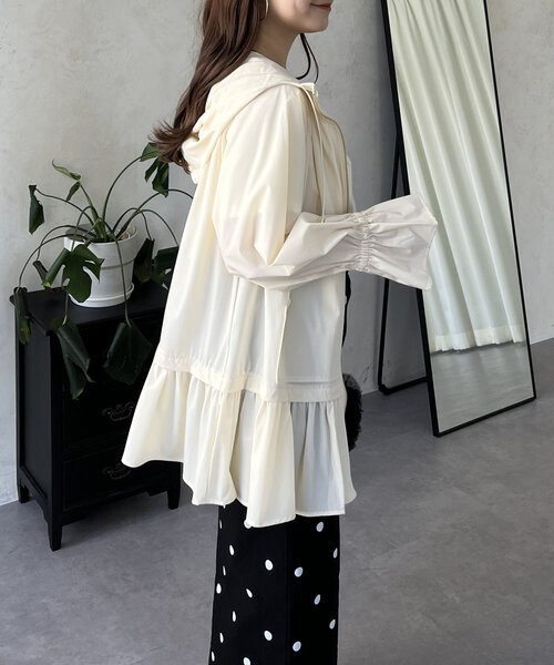 prose verse（プロズヴェール）の「【UVカット】裾フリルキャンディスリーブマウンテンパーカー（ブルゾン・レディース・アイボリー/ブラック・LARGE/MEDIUM）」の12枚目の写真