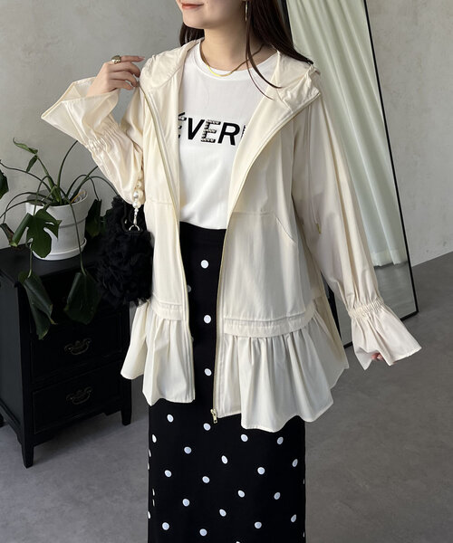 prose verse（プロズヴェール）の「【UVカット】裾フリルキャンディスリーブマウンテンパーカー（ブルゾン・レディース・アイボリー/ブラック・LARGE/MEDIUM）」の17枚目の写真
