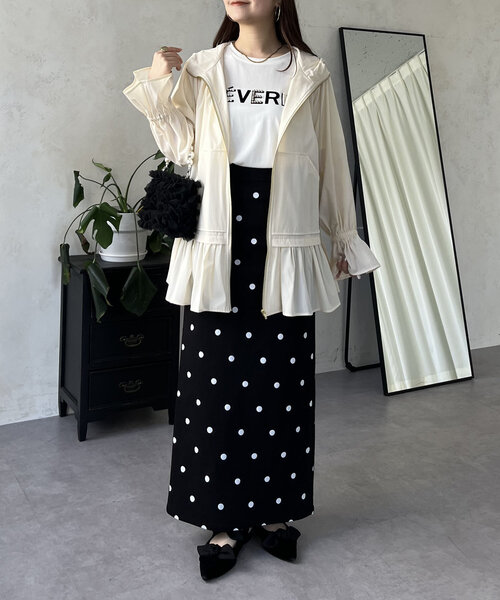 prose verse（プロズヴェール）の「【UVカット】裾フリルキャンディスリーブマウンテンパーカー（ブルゾン・レディース・アイボリー/ブラック・LARGE/MEDIUM）」の18枚目の写真