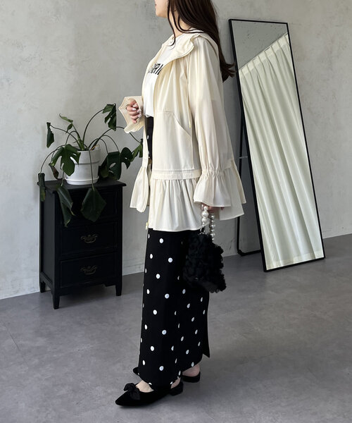 prose verse（プロズヴェール）の「【UVカット】裾フリルキャンディスリーブマウンテンパーカー（ブルゾン・レディース・アイボリー/ブラック・LARGE/MEDIUM）」の20枚目の写真