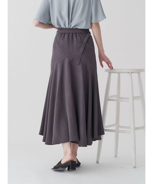 TONAL（トーナル）の「ベルト付ドレープマーメイドスカート（スカート・レディース・チャコールグレー/ベージュ/オフホワイト・SMALL/MEDIUM）」の18枚目の写真
