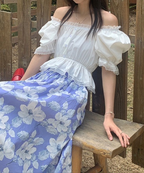 Jasmine Grandiflorum（ジャスミングランディフローラム）の「【Jasmine】スクエアネックレースブラウス (SS)（シャツ/ブラウス・レディース・ライトベージュ/ブルー/パープル・FREE）」の4枚目の写真