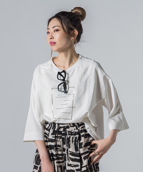 LAUTREAMONT(ロートレアモン)の「【WEB限定】箔ロゴカットソー≪手洗い可能≫(Tシャツ/カットソー・レディース・ブラック/ライトグレー/ホワイト・9号)」の21枚目の写真