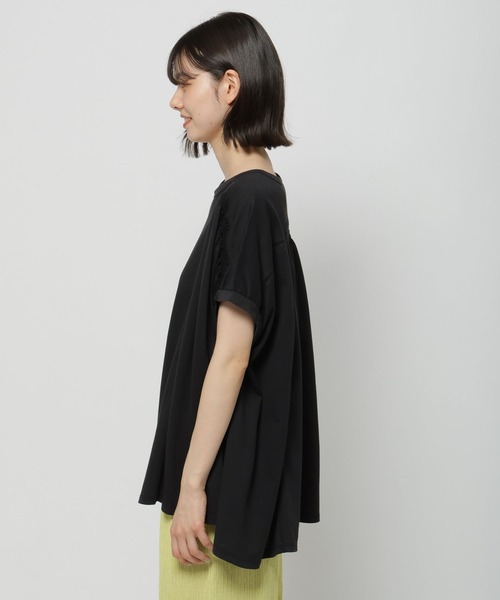 niko and...(ニコアンド)の「袖シャーリングひんやりプルオーバー(Tシャツ/カットソー・レディース・オフホワイト/ホワイト/ブラック・MEDIUM/LARGE)」の12枚目の写真