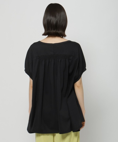 niko and...(ニコアンド)の「袖シャーリングひんやりプルオーバー(Tシャツ/カットソー・レディース・オフホワイト/ホワイト/ブラック・MEDIUM/LARGE)」の13枚目の写真