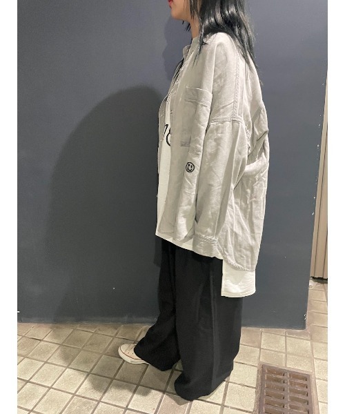 WORLD WIDE LOVE!（ワールドワイドラブ）の「デッドスマイルオーバーシャツ（シャツ/ブラウス・レディース・ブラック/ライトグレー・1）」の15枚目の写真