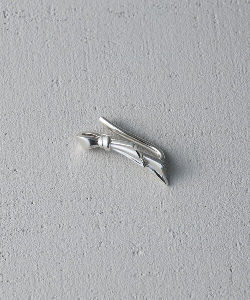 and cloud（アンドクラウド）の「Flutter Bow Ear Clip S（イヤーカフ・レディース・シルバー・FREE）」の3枚目の写真