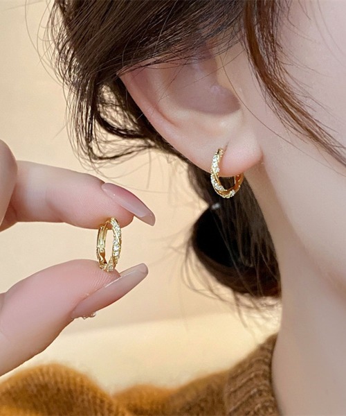 yu-ka(ユーカ)の「YU-KA:ジルコニアフープピアス zirconia hoop pierce(ピアス(両耳用)・レディース・シルバー/ゴールド・FREE)」の2枚目の写真