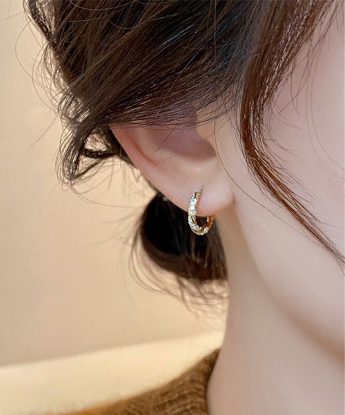 yu-ka(ユーカ)の「YU-KA:ジルコニアフープピアス zirconia hoop pierce(ピアス(両耳用)・レディース・シルバー/ゴールド・FREE)」の3枚目の写真
