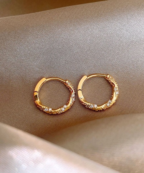 yu-ka(ユーカ)の「YU-KA:ジルコニアフープピアス zirconia hoop pierce(ピアス(両耳用)・レディース・シルバー/ゴールド・FREE)」の4枚目の写真