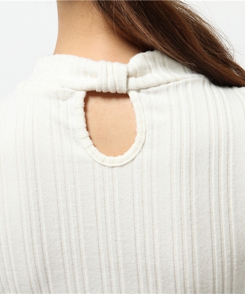 one after another NICE CLAUP(ワンアフターアナザーナイスクラップ)の「【ナイスクラップ】うしろリボンプチハイネックカットソー (Tシャツ/カットソー・レディース・アイボリー/サックスブルー/チャコールグレー/ボルドー/ブラック・FREE)」の6枚目の写真
