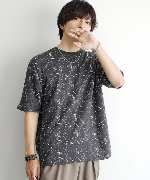 MinoriTY(マイノリティ)の「【MinoriTY】ソフトタッチ×厚手仕立て ドルマンシルエットグランジスプラッシュ総柄Tシャツ メンズ 夏服 プリントTシャツ(Tシャツ/カットソー・メンズ・オフホワイト/スミクロ・S/L/M)」の2枚目の写真