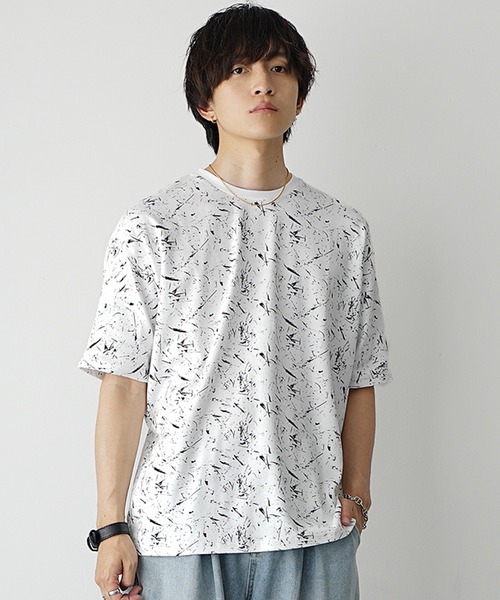 MinoriTY(マイノリティ)の「【MinoriTY】ソフトタッチ×厚手仕立て ドルマンシルエットグランジスプラッシュ総柄Tシャツ メンズ 夏服 プリントTシャツ(Tシャツ/カットソー・メンズ・オフホワイト/スミクロ・S/L/M)」の4枚目の写真
