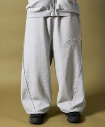 SEQUENZ（シークエンズ）の「【SEQUENZ（シークエンズ）】WASHED CURVE SWEAT PANTS / カーブ スウェットパンツ 加工 裏起毛 【セットアップ着用可】（その他パンツ）」