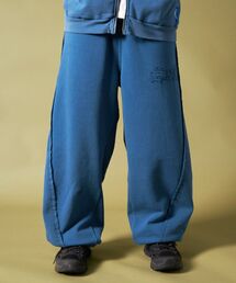 SEQUENZ（シークエンズ）の「【SEQUENZ（シークエンズ）】WASHED CURVE SWEAT PANTS / カーブ スウェットパンツ 加工 裏起毛 【セットアップ着用可】（その他パンツ）」