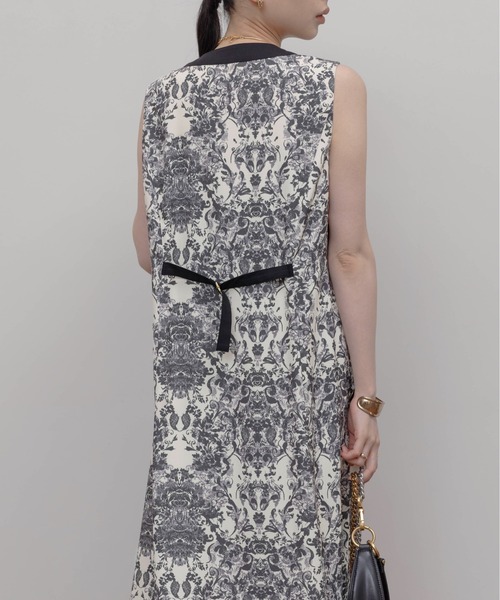 Eimee Law（エイミーロウ）の「アラベスクプリント フロントZIPワンピース（ワンピース・レディース・アイボリー/スミクロ/ブラウン・FREE）」の10枚目の写真