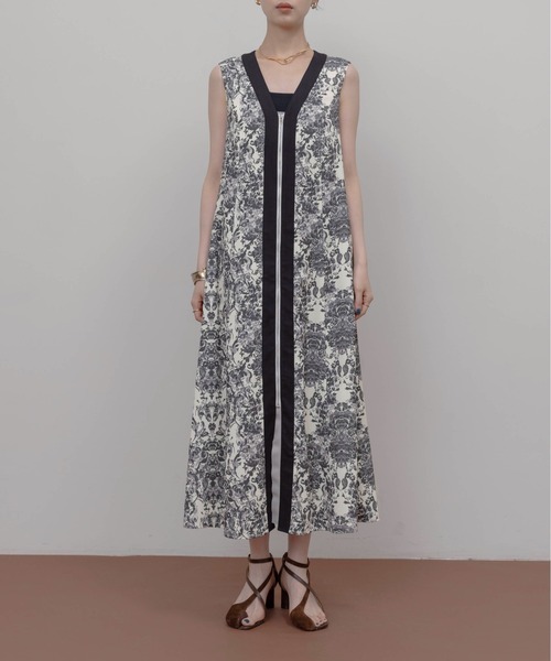 Eimee Law（エイミーロウ）の「アラベスクプリント フロントZIPワンピース（ワンピース・レディース・アイボリー/スミクロ/ブラウン・FREE）」の11枚目の写真