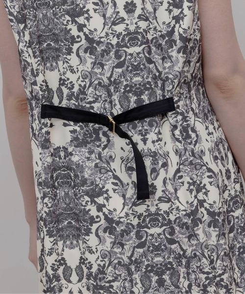 Eimee Law（エイミーロウ）の「アラベスクプリント フロントZIPワンピース（ワンピース・レディース・アイボリー/スミクロ/ブラウン・FREE）」の17枚目の写真