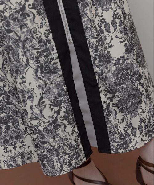 Eimee Law（エイミーロウ）の「アラベスクプリント フロントZIPワンピース（ワンピース・レディース・アイボリー/スミクロ/ブラウン・FREE）」の19枚目の写真