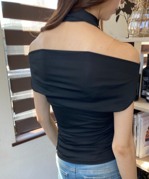 tolene(トレネ)の「2WAY ストール ギャザー オフショルダートップス(Tシャツ/カットソー・レディース・ホワイト/ブラック・FREE)」の9枚目の写真