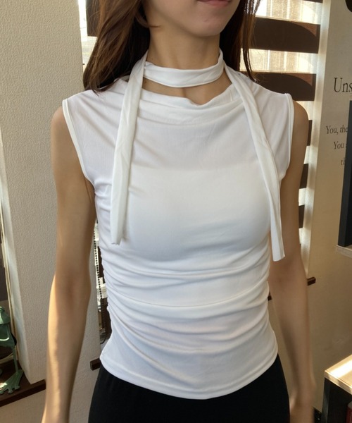 tolene(トレネ)の「2WAY ストール ギャザー オフショルダートップス(Tシャツ/カットソー・レディース・ホワイト/ブラック・FREE)」の15枚目の写真