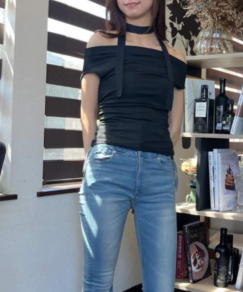 tolene(トレネ)の「2WAY ストール ギャザー オフショルダートップス(Tシャツ/カットソー・レディース・ホワイト/ブラック・FREE)」の11枚目の写真