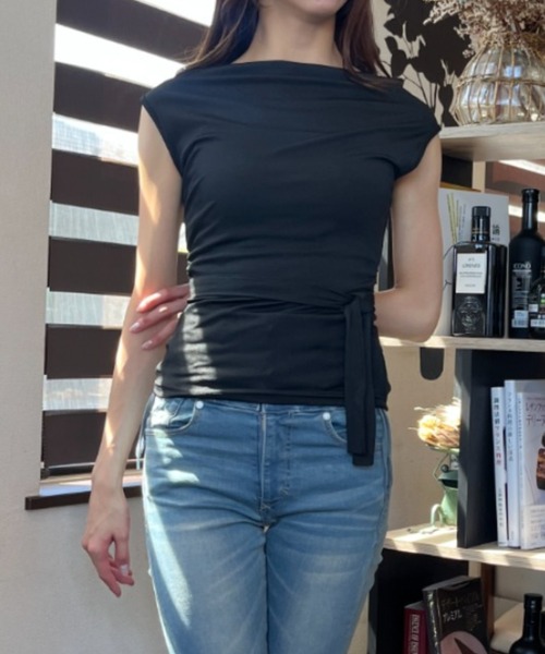 tolene(トレネ)の「2WAY ストール ギャザー オフショルダートップス(Tシャツ/カットソー・レディース・ホワイト/ブラック・FREE)」の12枚目の写真