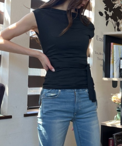 tolene(トレネ)の「2WAY ストール ギャザー オフショルダートップス(Tシャツ/カットソー・レディース・ホワイト/ブラック・FREE)」の13枚目の写真