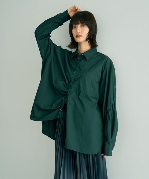 Editt by YECCA VECCA（エディットバイイェッカヴェッカ）の「ドロストデザインギャザーシャツ（シャツ/ブラウス・レディース・ストライプ/キャメル/グリーン・FREE）」の2枚目の写真