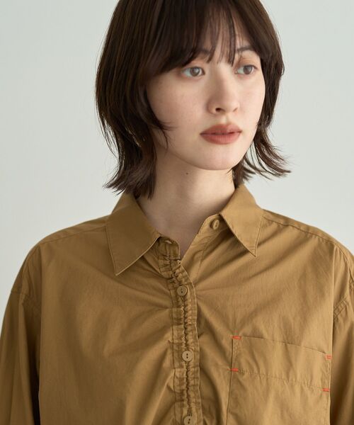 Editt by YECCA VECCA（エディットバイイェッカヴェッカ）の「ドロストデザインギャザーシャツ（シャツ/ブラウス・レディース・ストライプ/キャメル/グリーン・FREE）」の20枚目の写真