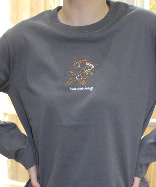 Tom&Jerry(トムアンドジェリー)の「【TOM & JERRY/トムとジェリー】プリントロンT(Tシャツ/カットソー・レディース・サックスブルー/グレイッシュベージュ/スミクロ/ライトグリーン・MEDIUM/LARGE)」の16枚目の写真