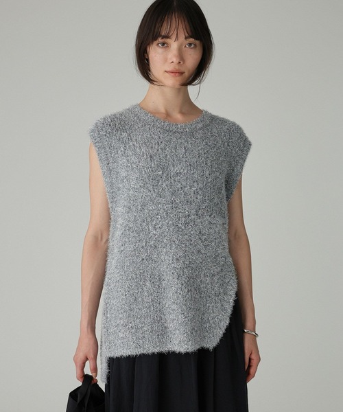 BABYLONE(バビロン)の「スパークルアシメヘムニットベスト(ベスト・レディース・シルバー・フリー)」の2枚目の写真