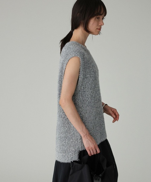 BABYLONE(バビロン)の「スパークルアシメヘムニットベスト(ベスト・レディース・シルバー・フリー)」の3枚目の写真