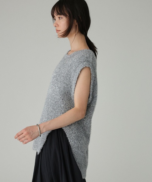 BABYLONE(バビロン)の「スパークルアシメヘムニットベスト(ベスト・レディース・シルバー・フリー)」の4枚目の写真