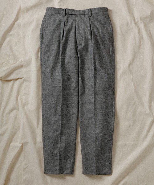 WILD LIFE TAILOR Adam et Rope'(ワイルドテーラーアダムエロペ )の「【WILD LIFE TAILOR】HOUNDTOOTH TAPERD PANTS(スラックス・メンズ・グレー・L/M)」の1枚目の写真