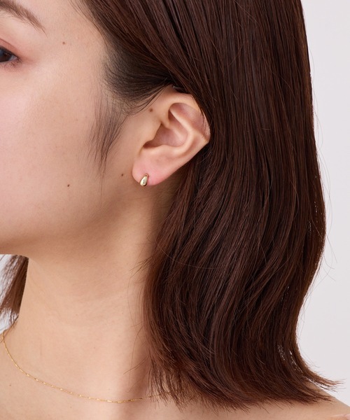 CALIN STANDARD(カリンスタンダード)の「◆金属アレルギー対応◆◆made in japan◆【純金厚メッキ】ドロップ 極小ミニマルカーブピアス(ピアス(両耳用)・レディース・ゴールド/ピンクゴールド/シルバー・FREE)」の4枚目の写真