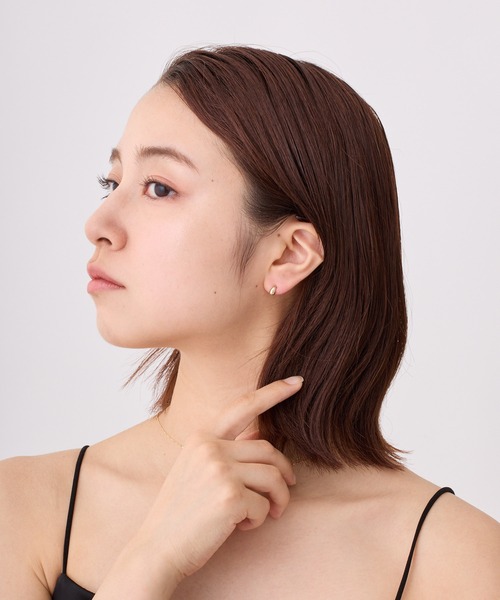 CALIN STANDARD(カリンスタンダード)の「◆金属アレルギー対応◆◆made in japan◆【純金厚メッキ】ドロップ 極小ミニマルカーブピアス(ピアス(両耳用)・レディース・ゴールド/ピンクゴールド/シルバー・FREE)」の8枚目の写真