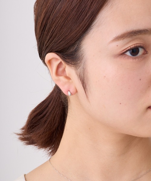 CALIN STANDARD(カリンスタンダード)の「◆金属アレルギー対応◆◆made in japan◆【純金厚メッキ】ドロップ 極小ミニマルカーブピアス(ピアス(両耳用)・レディース・ゴールド/ピンクゴールド/シルバー・FREE)」の9枚目の写真