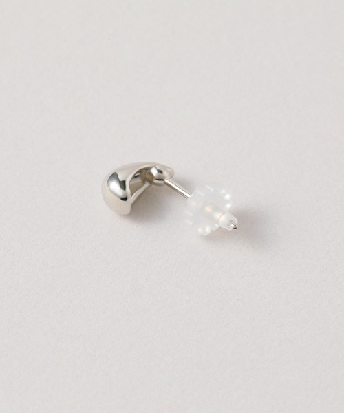CALIN STANDARD(カリンスタンダード)の「◆金属アレルギー対応◆◆made in japan◆【純金厚メッキ】ドロップ 極小ミニマルカーブピアス(ピアス(両耳用)・レディース・ゴールド/ピンクゴールド/シルバー・FREE)」の15枚目の写真